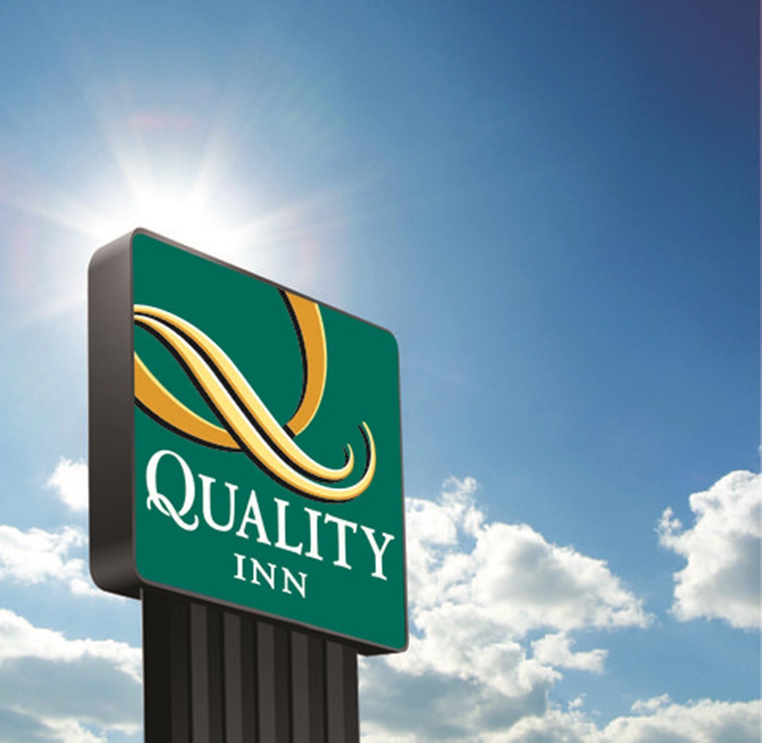 Quality Inn & Suites Silverdale Bangor-Keyport Екстериор снимка